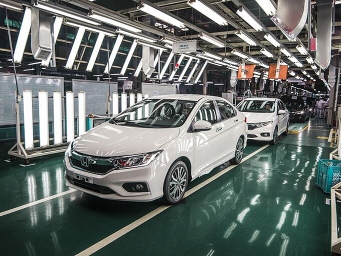 Một vài hãng chứng kiến sự sụt giảm doanh thu như Honda, TC Motor hay Mitsubishi. Nguyên nhân một phần là do tình trạng thiếu linh kiện khiến nhiều hãng không có xe để bán