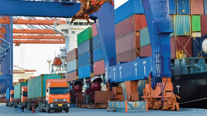 Từ kỳ điều hành ngày 1/8 vừa qua, xăng dầu liên tiếp giảm sâu 5 lần nhưng giá cước vận tải giảm 'nhỏ giọt'.