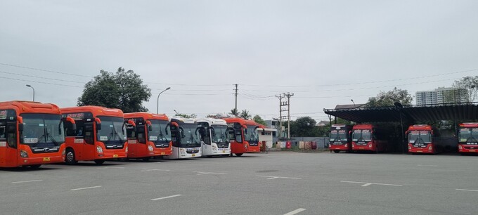 Hàng loạt các doanh nghiệp nằm bến vì không có khách