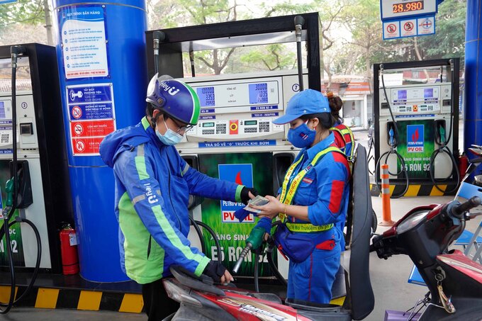 Trong kỳ điều hành này, giá xăng, dầu trong nước đã đồng loạt được điều chỉnh giảm mạnh