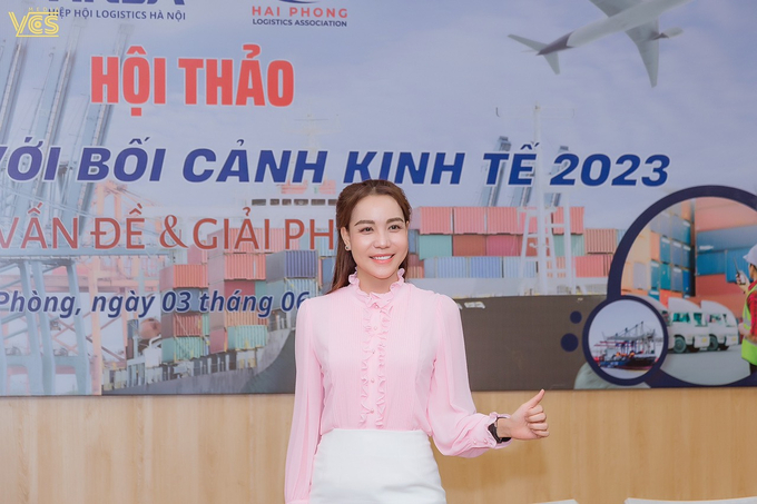 Bà Nhật Lâm - Tổng Giám đốc Công ty Vận tải Quốc tế Sky Group tại hội thảo
