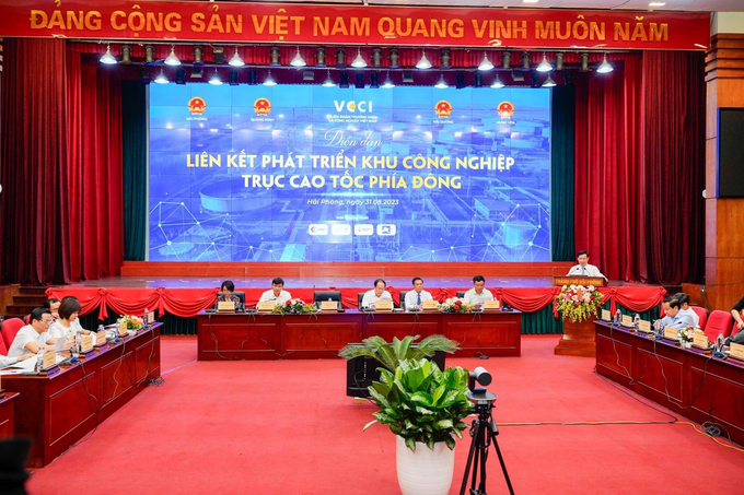 Quang cảnh Diễn đàn liên kết phát triển KCN trục cao tốc phía đông diễn ra tại Hải Phòng
