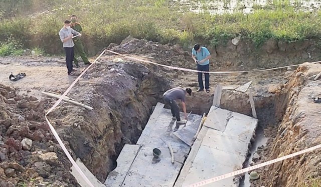 Hiện trường vụ sập cống hộp đường gom cao tốc Diễn Châu-Bãi Vọt khiến 2 người tử vong.