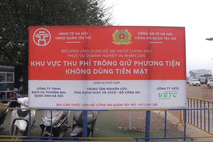 Trên địa bàn thành phố có 57 bãi đỗ xe được thành phố cấp phép hoặc nằm trong các trung tâm thương mại, chung cư, bệnh viện, trường học; 639 điểm đỗ (dưới lòng đường) với tổng diện tích khoảng 135.000 m2