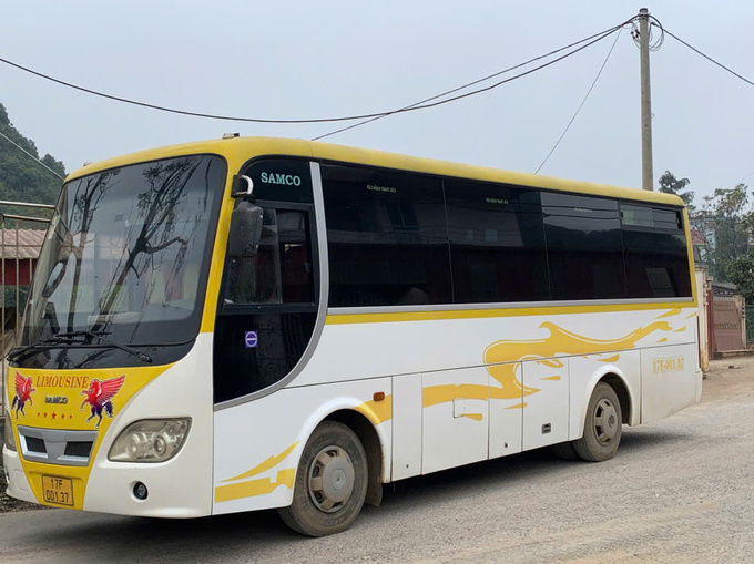 Từ ngày 1/1/2025 xe chở học sinh phải sơn màu vàng đậm và có biển báo