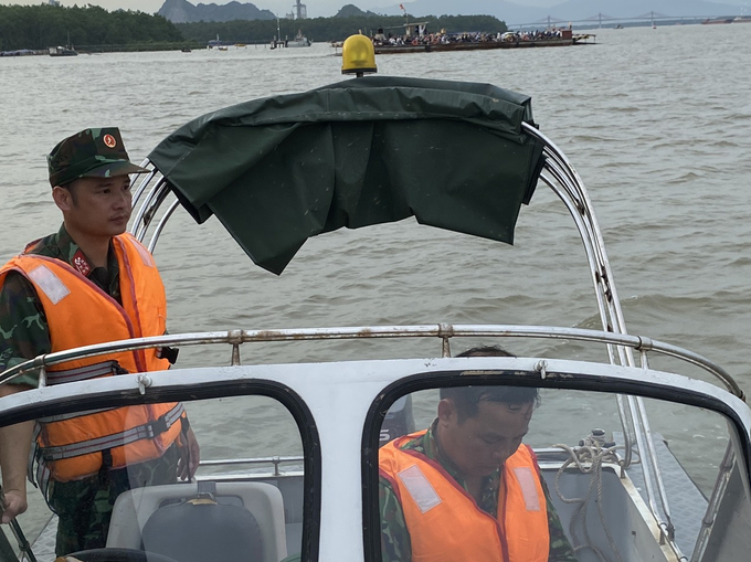 Lực lượng chức năng nỗ lực tìm kiếm tung tích 2 cha con anh T.