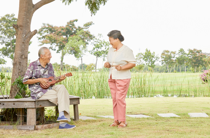 Theo nghiên cứu, lối sống lành mạnh có thể giúp phụ nữ tăng thêm ít nhất ba năm tuổi thọ, nam giới tăng thêm ít nhất 6 năm. Ảnh Internet