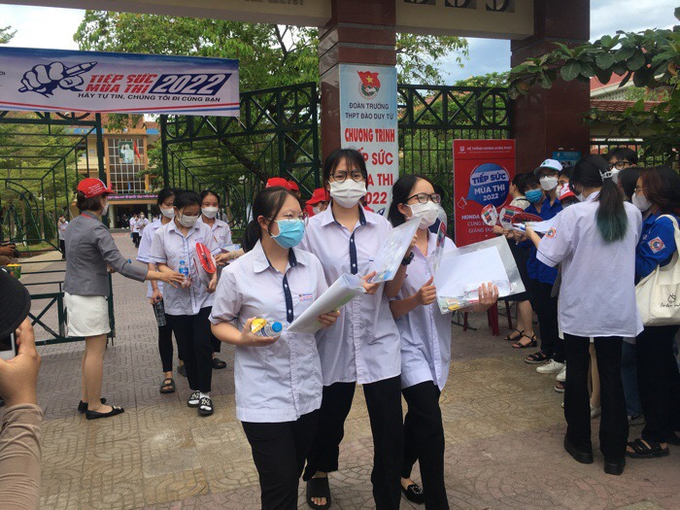 Hơn 10.000 sĩ tử Quảng Bình dự thi môn Ngữ văn sáng nay