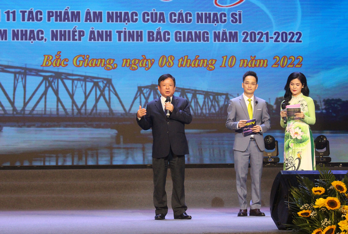Nhạc sĩ Đỗ Hồng Quân giao lưu với khán giả