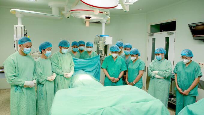 Tập thể Y, Bác sĩ BV TW Huế chào vĩnh biệt người hiến tạng