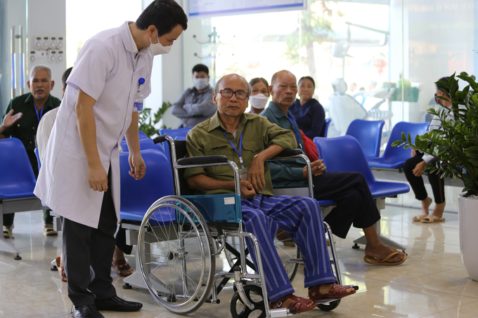 Phòng khám đa khoa quốc tế Hưng Thịnh tổ chức khám, chữa bệnh và cấp phát thuốc miễn phí cho các đối tượng cựu chiến binh, thương bệnh binh, người có công với cách mạng trên địa bàn.