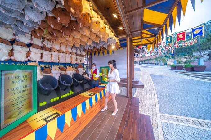Khu hội chợ châu Âu nằm liền kề Beer Plaza, đem đến một xứ sở hội hè bất tận cho du khách.