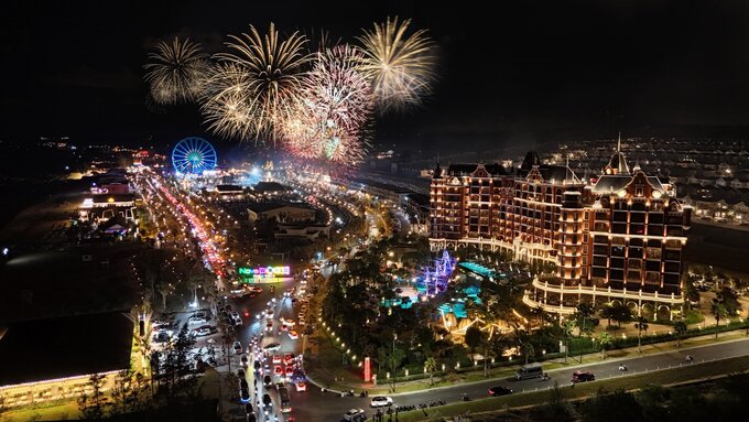 NovaWorld Phan Thiet sôi động ngày đêm, kỳ vọng đón 5 triệu lượt khách trong năm 2024, tiếp tục khẳng định vị thế điểm đến hàng đầu miền Nam