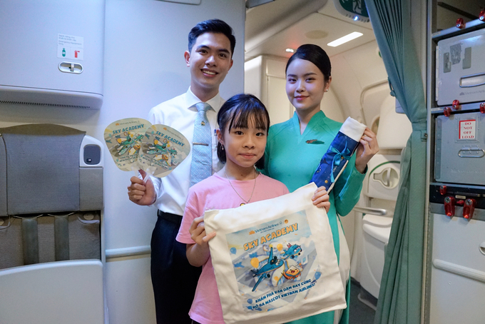 Ảnh 4. Hình ảnh nhân vật mascot đáng yêu được in trên túi, quạt 