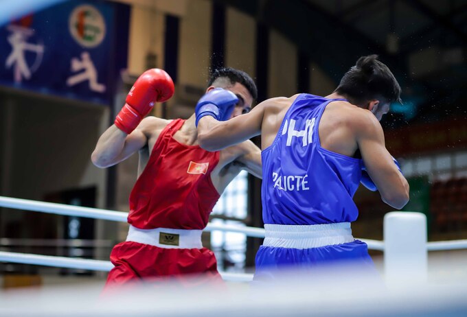 Bước sang hiệp thi đấu tiếp theo, Thành Đạt (đỏ) nhiều lần dính đòn từ phía đối thủ và không thể tạo ra các tình huống phản công hiệu quả. Chung cuộc, Thành Đạt đã để thua đầy tiếc nuối với tỷ số 1-4.