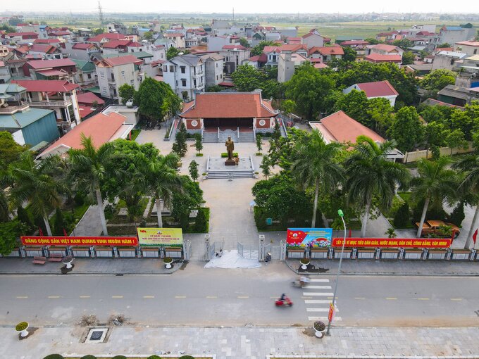 Trao đổi với phóng viên, bà Nguyễn Thị Lan – Trưởng phòng Quản lý di tích tỉnh Bắc Ninh cho biết: 'Với 10 năm gắn bó với khu lưu niệm Tổng Bí thư Nguyễn Văn Cừ, tôi rất vinh dự khi được trực tiếp quản lý công tác hướng dẫn phát huy những giá trị văn hóa, lịch sử, con đường cách mạng tới đông đảo quần chúng nhân dân trong tỉnh và nhân dân cả nước. Từ những trách nhiệm to lớn vậy tôi thấy bản thân mình phải nhận thức rõ vai trò, nhiệm vụ từ đó tích cực trau dồi hoàn thiện hơn nữa khả năng thuyết minh, học tập nghiên cứu theo Tổng Bí thư Nguyễn Văn Cừ'.