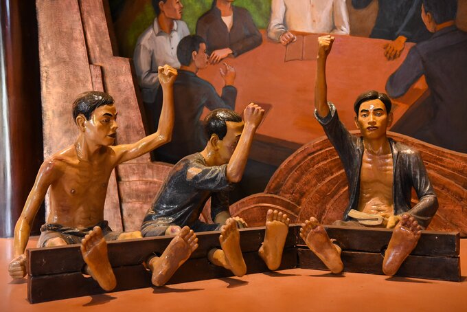 Năm 1941, đồng chí Nguyễn Văn Cừ bị thực dân Pháp xử bắn tại Bà Điểm, Hóc Môn, Gia Định cùng một số đảng viên cộng sản khác như: Hà Huy Tập, Nguyễn Thị Minh Khai, Võ Văn Tần, Phan Đăng Lưu...