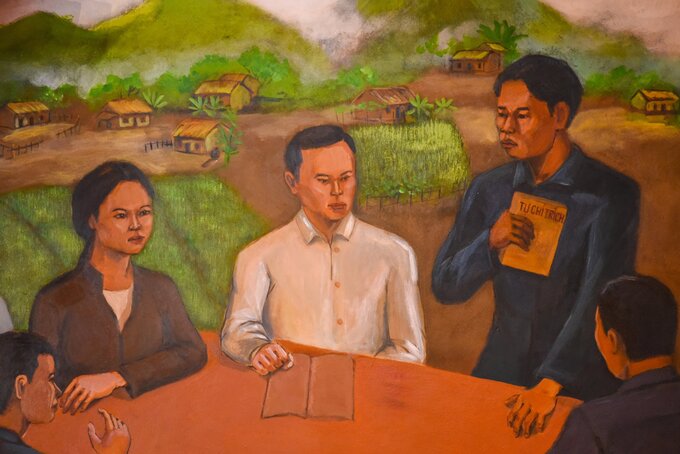 Năm 1938, đồng chí Nguyễn Văn Cừ được bầu làm Tổng Bí thư của Đảng khi mới 26 tuổi. Tháng 7/1939, đồng chí viết tác phẩm nổi tiếng “Tự chỉ trích” để đấu tranh phê bình trong Đảng đến nay vẫn còn nguyên giá trị về lý luận và thực tiễn…