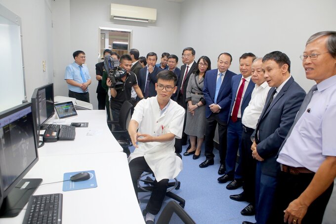Công nghệ Smart Dose giúp tối ưu hóa liều tia X cho từng bệnh nhân, tự động điều chỉnh liều chiếu xạ đến mức thấp nhất, rất hữu ích đối với các cơ quan nhạy cảm với tia X như mắt, vú, bộ phận sinh dục.