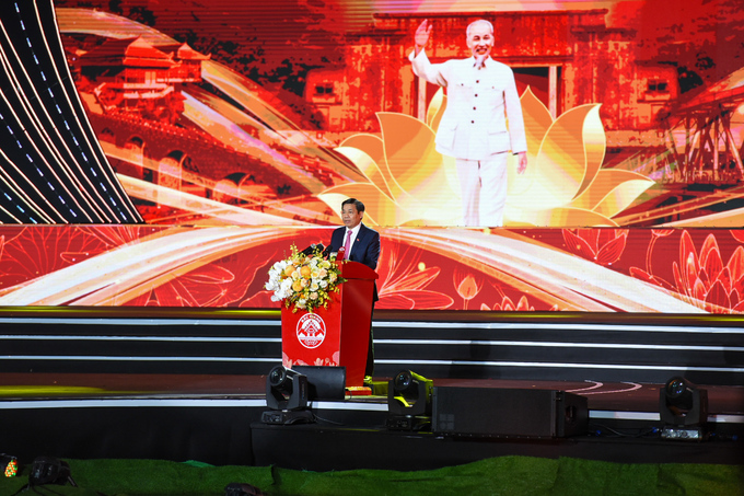 Ông Dương Văn Thái - Ủy viên Trung ương Đảng, Bí thư Tỉnh ủy - Trưởng Đoàn đại biểu Quốc hội tỉnh Bắc Giang đọc diễn văn kỷ niệm 60 năm Ngày Bác Hồ về thăm và chỉ đạo Đại hội đại biểu Đảng bộ tỉnh Hà Bắc lần thứ I (17/10/1963-17/10/2023).