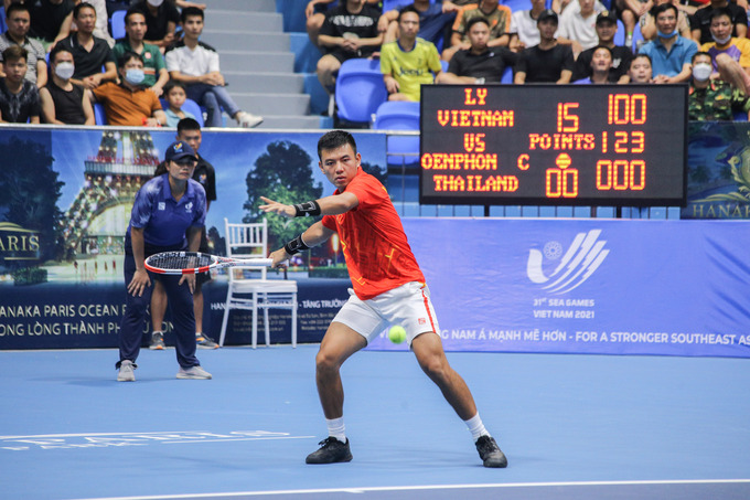 Tiếp theo, trận bán kết đơn nam quần vợt tại SEA Games 31 đã diễn ra tại TP Từ Sơn, giữa đương kim vô địch Lý Hoàng Nam gặp hạt giống số 4 người Thái Lan Yuttana Charoenphon.