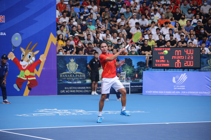 Bước vào trận đấu, hai bên thi đấu giằng co và phải phân thắng bại ở loạt “tie-break” trong cả 2 set đấu.