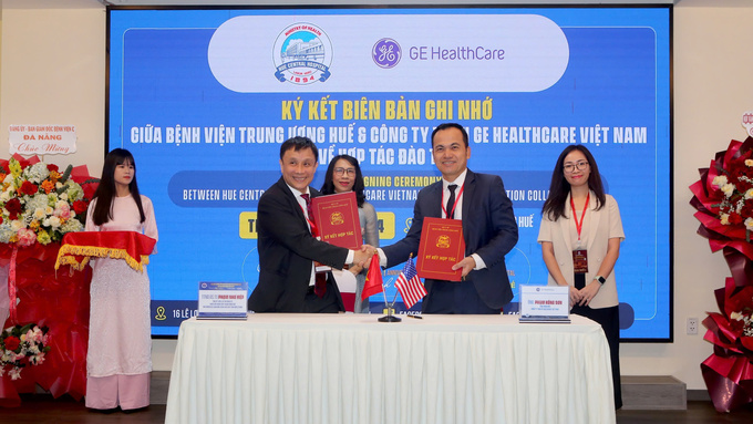 Ký kết hợp tác giữa Bệnh viện Trung ương Huế và Công ty TNHH GE HealthCare Việt Nam.