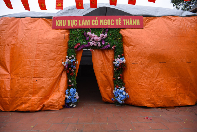Từ năm 2016, để chấm dứt tình trạng gây phản cảm, kích động bạo lực và đảm bảo yếu tố truyền thống, các cấp chính quyền vận động nhân dân làng Ném Thượng điều chỉnh tục chém lợn giữa sân đình vào một khu vực dành riêng để giết thịt và làm cỗ ngọc tế thánh.