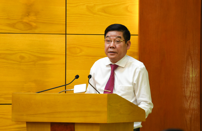 Tân Bí thư Tỉnh ủy Bắc Giang Nguyễn Văn Gấu phát biểu tại buổi lễ.