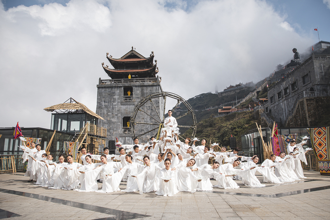 Show diễn “Vũ điệu trên mây” 2021