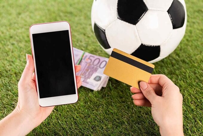 Mỗi người dân cần nâng cao ý thức tự chấp hành các quy định pháp luật liên quan đến tội phạm và tệ nạn cờ bạc, nhất là cá độ bóng đá