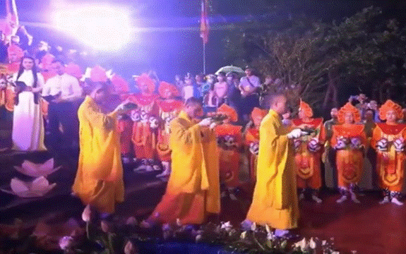 Nghi thức dâng trầm hương cúng dường