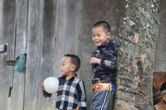 Những em nhỏ vùng cao Kỳ Sơn