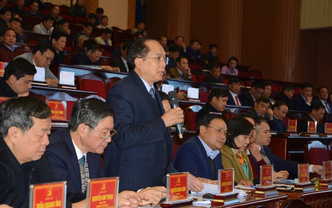 Lãnh đạo các Sở, ngành trả lời, giải đáp thắc mắc của các đại biểu.