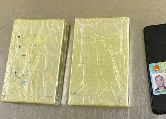 Hai bánh nghi heroin do đối tượng vận chuyển