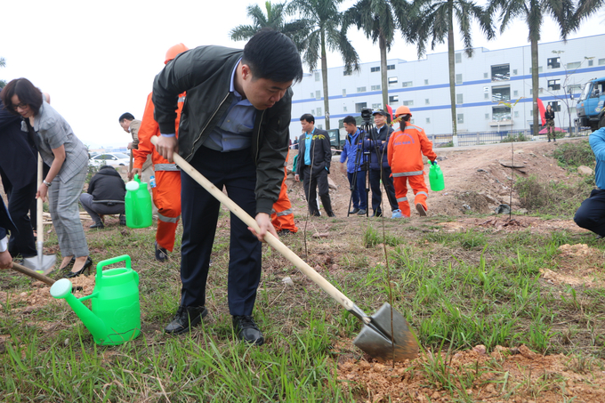 Khoảng 1.500 cây xanh được trồng dọc QL.1