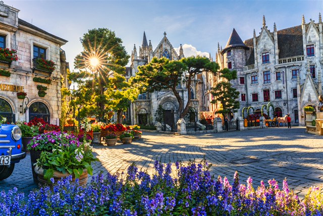 Sun World Ba Na Hills – Khu du lịch từng khiến cả thế giới trầm trồ với tuyệt phẩm Cầu Vàng
