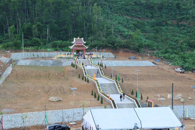 Toàn cảnh Nhà tưởng niệm liệt sỹ.