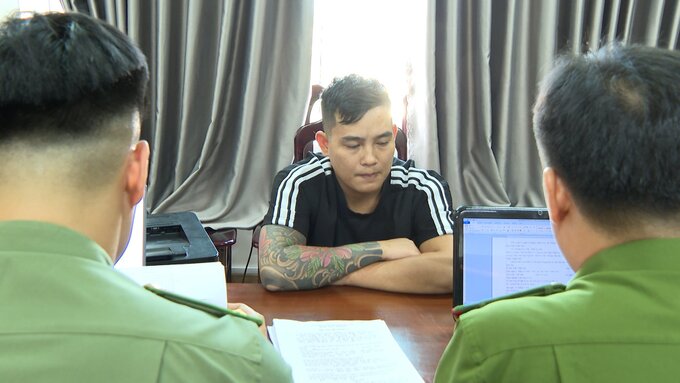 Đối tượng Trần Tuấn Anh tại cơ quan công an.