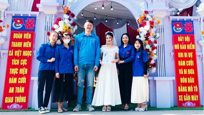 Một đám cưới ở xã Việt Ngọc (huyện Tân Yên) tổ chức theo mô hình “ Đám cưới ATGT”