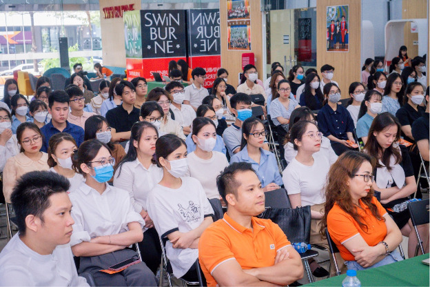 Khi tham gia sự kiện này, các bạn sinh viên sẽ được biết như thế nào là một CV chuyên nghiệp, ấn tượng và cách để viết một bản CV ghi điểm với nhà tuyển dụng
