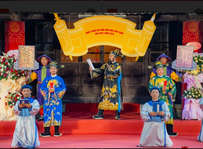 Chương trình văn nghệ chào mừng.