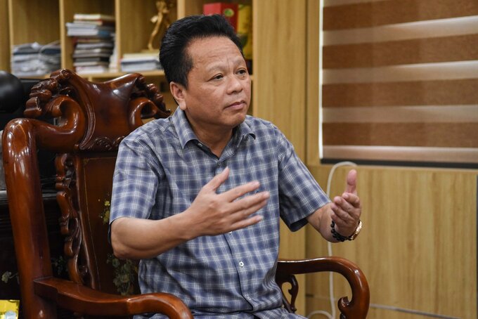 Theo ông Đàm Phương Bắc - Chi cục trưởng Chi cục Thủy lợi (Sở NN- PTNT tỉnh Bắc Ninh), có 4 nguyên nhân chính gây ra sạt lở; Thứ nhất là do dòng chảy, dòng chủ lưu ép về phía nào thì phía đó sẽ bị ảnh hưởng; Thứ hai là do địa chất nền yếu; Thứ ba là do hình thái của dòng sông cong; Thứ tư là do tác nhân con người lấn chiếm gây ra.