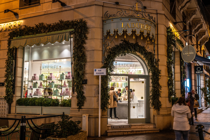Tiệm bánh Ladurée ở Paris