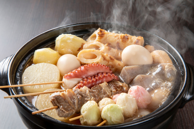 Oden là loại lẩu mà các nguyên liệu được hầm nhừ vài tiếng trước khi thưởng thức