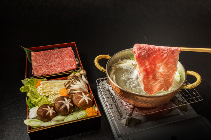 Nồi lẩu Shabu Shabu với nước dùng từ tảo bẹ kombu và dashi