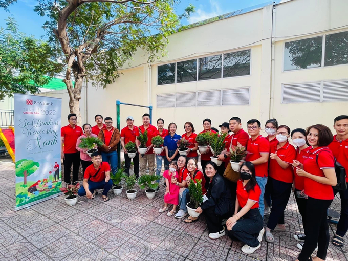 “Tuần lễ công dân” là hoạt động xã hội thường niên của SeABank kể từ năm 2010 nhằm thể hiện trách nhiệm xã hội của CBNV Ngân hàng với cộng đồng và môi trường sống xung quanh.