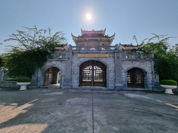 Ngôi đền Xương Giang được xây dựng trong 5 năm trên diện tích khuôn viên 10 ha, với mức tổng kinh phí đầu tư trên 230 tỷ đồng. Đây là công trình văn hóa có ý nghĩa chính trị, lịch sử mang đậm tính nhân văn, là nơi để thế hệ hôm nay và mãi mai sau thể hiện sự tôn kính, ghi nhớ công ơn các bậc tiền nhân đã có công giữ nước.