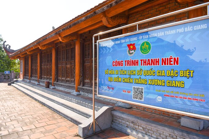 Với các dấu tích và sử sách ghi chép cho thấy thành cổ Xương Giang nằm trên 1 gò đồi thấp, được đắp bằng đất, có sông nhỏ và các thửa ruộng trũng bao quanh. Thành Xương Giang có hình chữ nhật, chiều dài theo hướng Đông Tây là 600m, chiều rộng theo hướng Bắc Nam là 450m, tổng diện tích 27ha.Trong thành được phân chia thành các khu vực rõ ràng: dinh thự, doanh trại, kho lương, kho đạn…