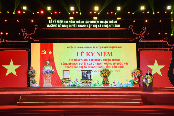Tối 5/4, tại tỉnh Bắc Ninh, Ủy viên Bộ Chính trị, Chủ tịch Quốc hội Vương Đình Huệ tham dự Lễ kỷ niệm 110 năm thành lập huyện Thuận Thành và công bố nghị quyết của Uỷ ban Thường vụ Quốc hội về thành lập thị xã Thuận Thành và các phường thuộc thị xã Thuận Thành